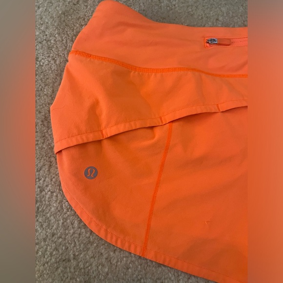 Lululemon Hotty Hot Shorts - Offers Welcome - Picture 2 of 4